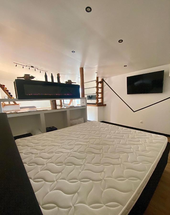 Bed and Breakfast Les 3 E Englebelmer Экстерьер фото